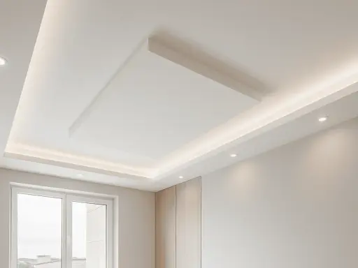 Soffitto moderno con controsoffitto in cartongesso, illuminazione a LED integrata e un pannello centrale sospeso.