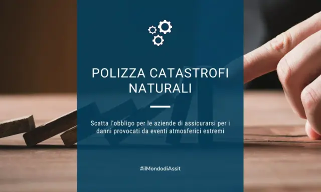 La polizza catastrofale obbligatoria protegge le aziende dai danni di eventi estremi. Un dito pronto a far cadere i domino, simboleggiando il rischio.