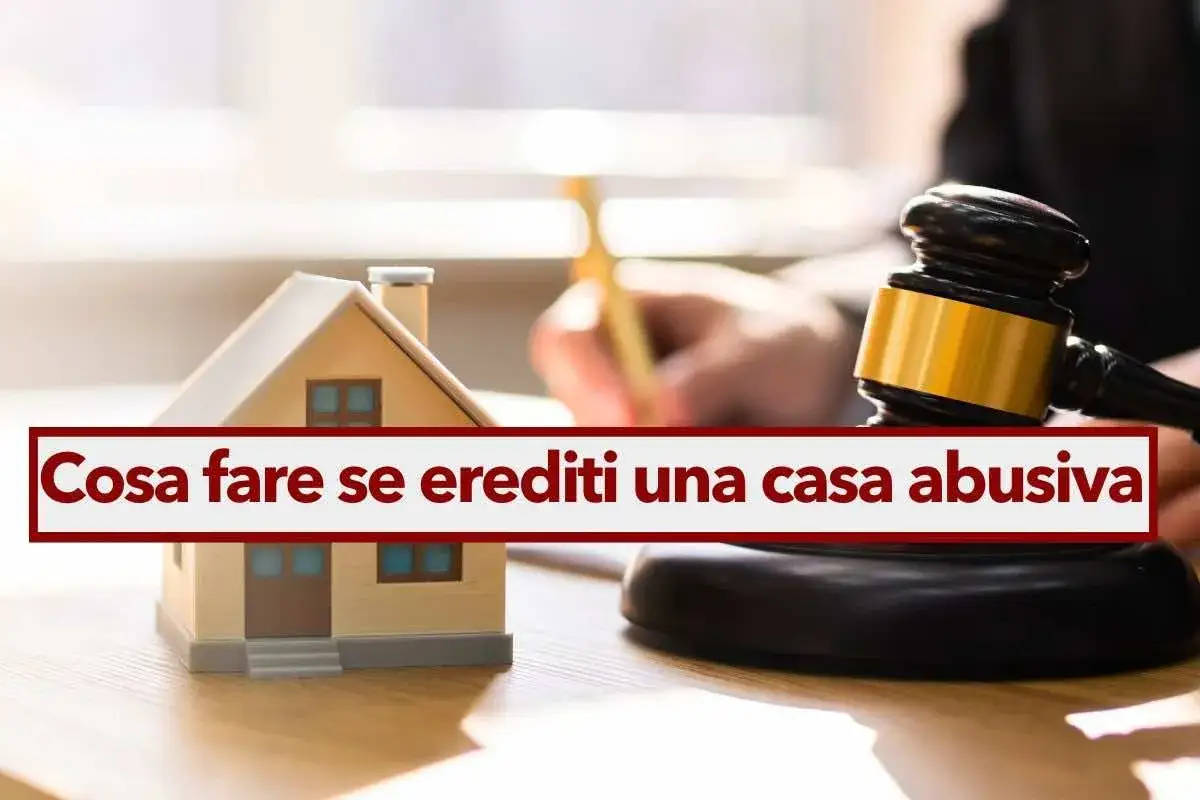 Modello di casa, martelletto da giudice e testo 